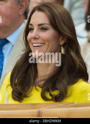 7 juin 2016. Wimbledon, Londres. Jour 11, la duchesse de Cambridge dans la Royal Box sur le court central pour les demi-finales en simple féminin. Banque D'Images