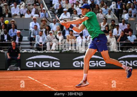 Paris, France, France. 8 juin 2025. Jannik SINNER d'Italie lors de la quinzième journée de Roland-Garros 2025, Open de France 2025, tournoi de tennis du Grand Chelem au stade Roland-Garros le 08 juin 2025 à Paris, France. (Crédit image : © Matthieu Mirville/ZUMA Press Wire) USAGE ÉDITORIAL SEULEMENT ! Non destiné à UN USAGE commercial ! Banque D'Images