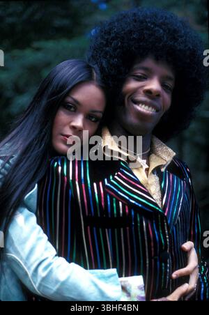1976 : SLY STONE et sa femme, KATHY. (Crédit image : © Globe photos via ZUMA Press Wire) USAGE ÉDITORIAL SEULEMENT ! Non destiné à UN USAGE commercial ! Banque D'Images