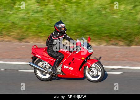 Red Honda VFR 750F, superbike japonais, sport Tourer, et est propulsé par un moteur V4 de 750 cm3 développé à partir des anciens modèles VF750F. Banque D'Images