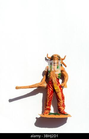 Représentation détaillée d'une figure amérindienne brisée sur fond blanc Banque D'Images