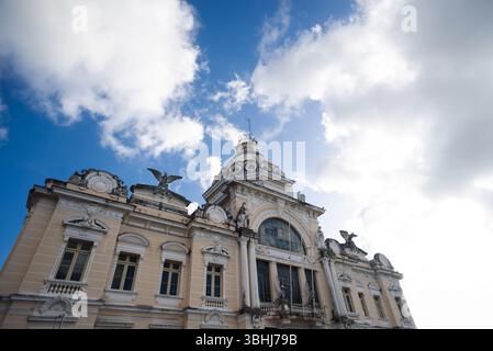 Salvador, Bahia, Brésil - 07 juin 2025 : vue de la façade extérieure du Palacio Rio Branco situé dans le centre historique de la ville de Salvador, Banque D'Images