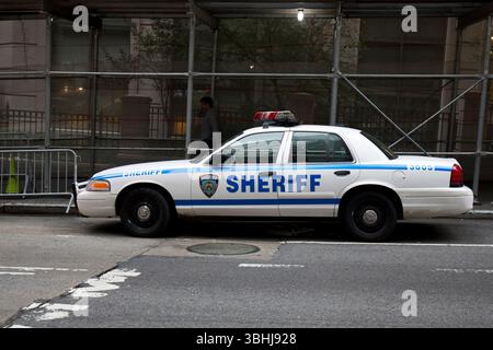 New York, États-Unis d'Amérique - 09 septembre 2023 : la voiture du shérif dans les rues de New York, aux États-Unis d'Amérique Banque D'Images