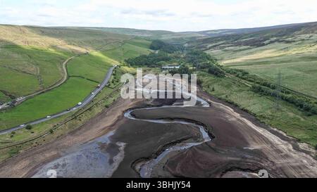 Glossop, Royaume-Uni. 10 juin 2025. Les niveaux d'eau de Woodhead Reservoir chutent à un niveau jamais vu que le Royaume-Uni a le printemps le plus sec depuis 96 ans à Woodhead Reservoir près de Glossop, Royaume-Uni, le 10 juin 2025 (photo par Mark Cosgrove/News images) à Glossop, Royaume-Uni, le 6/10/2025. (Photo de Mark Cosgrove/News images/SIPA USA) crédit : SIPA USA/Alamy Live News Banque D'Images