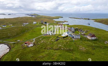 Vues aériennes des îles isolées de Skerries au large de la côte est des Shetland continentales. Banque D'Images