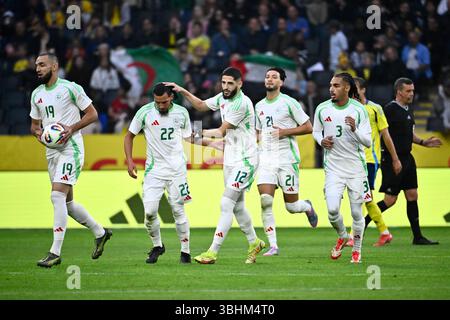 Stockholm, Suède. 10 juin 2025. STOCKHOLM, SUÈDE 20250610Alger Ismaël Bennacer (#22) célèbre avec ses coéquipiers après avoir marqué lors du match amical de football entre la Suède et l'Algérie au Strawberry Arena de Stockholm, Suède, le 9 juin 2025. Photo : Christine Olsson/TT/Code 10430 crédit : TT News Agency/Alamy Live News Banque D'Images