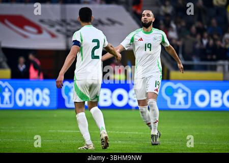 Stockholm, Suède. 10 juin 2025. STOCKHOLM, SUÈDE 20250610Le joueur algérien Nabil Bentaleb célèbre sa victoire après avoir marqué le troisième but de son équipe (4-3) lors du match amical de football entre la Suède et l'Algérie au Strawberry Arena de Stockholm, en Suède, le 10 juin 2025. Photo : Christine Olsson/TT/Code 10430 crédit : TT News Agency/Alamy Live News Banque D'Images