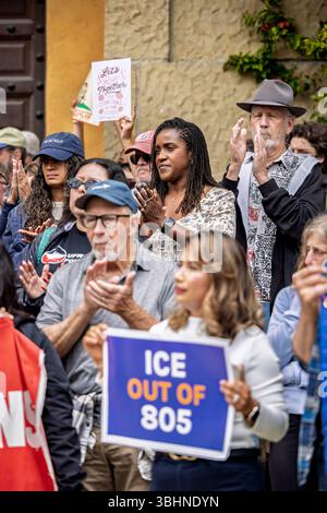 Santa Barbara répond à l'escalade des raids fédéraux de l'immigration, au déploiement de troupes de la Garde nationale lors de manifestations pacifiques à Los Angeles et à l'activité confirmée de LA GLACE dans les comtés de Ventura, Santa Barbara et San Luis Obispo par une conférence de presse et un rassemblement au palais de justice du comté de Santa Barbara, Santa Barbara, CALIFORNIE, le 10 juin 2025. (Photo de Rod Rolle/Sipa USA) crédit : Sipa USA/Alamy Live News Banque D'Images