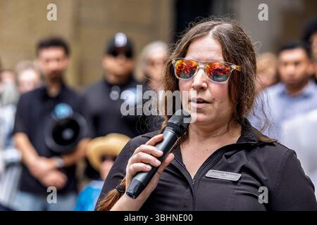 Santa Barbara répond à l'escalade des raids fédéraux de l'immigration, au déploiement de troupes de la Garde nationale lors de manifestations pacifiques à Los Angeles et à l'activité confirmée de LA GLACE dans les comtés de Ventura, Santa Barbara et San Luis Obispo par une conférence de presse et un rassemblement au palais de justice du comté de Santa Barbara, Santa Barbara, CALIFORNIE, le 10 juin 2025. (Photo de Rod Rolle/Sipa USA) crédit : Sipa USA/Alamy Live News Banque D'Images