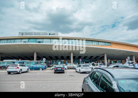 À l'extérieur de la gare Santa Justa de Sevilla à Séville, Espagne Banque D'Images