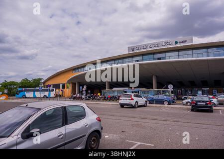 À l'extérieur de la gare Santa Justa de Sevilla à Séville, Espagne Banque D'Images