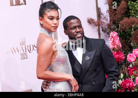 LOS ANGELES, CALIFORNIE, États-Unis - JUIN 09 : le mannequin américain Eniko Parrish Hart et son mari/acteur et comédien américain Kevin Hart (Kevin Darnell Hart) arrivent aux BET Awards 2025 (25e Annual BET Awards) qui se tiennent au Peacock Theater à L.A. Live le 9 juin 2025 à Los Angeles, Californie, États-Unis. (Photo de Xavier Collin/image Press Agency) Banque D'Images