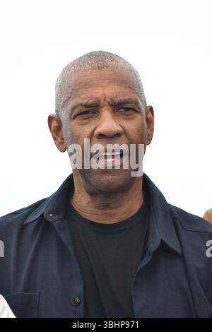 L'acteur Denzel Washington posant lors de l'appel photo du film Highest 2 Lower à l'occasion du Festival de Cannes le 19 mai 2025 Banque D'Images