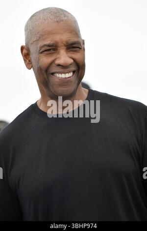 L'acteur Denzel Washington posant lors de l'appel photo du film Highest 2 Lower à l'occasion du Festival de Cannes le 19 mai 2025 Banque D'Images