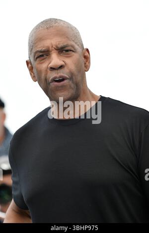 L'acteur Denzel Washington posant lors de l'appel photo du film Highest 2 Lower à l'occasion du Festival de Cannes le 19 mai 2025 Banque D'Images