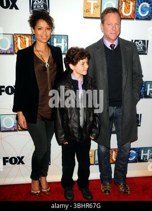 Gugu Mbatha-Raw, David Mazouz et Kiefer Sutherland lors d'une projection de 'Touch' à Los Angeles - 23 avril 2012 Banque D'Images