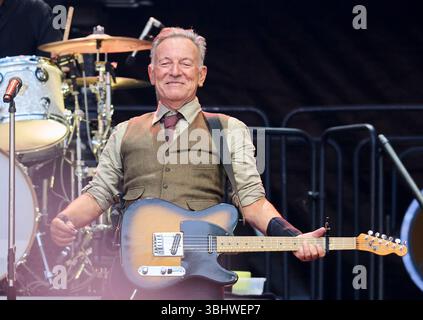 Berlin, Allemagne. 11 juin 2025. Bruce Springsteen et le E Street Band jouent au stade olympique pour la tournée européenne 2025. Crédit : Annette Riedl/dpa/Alamy Live News Banque D'Images