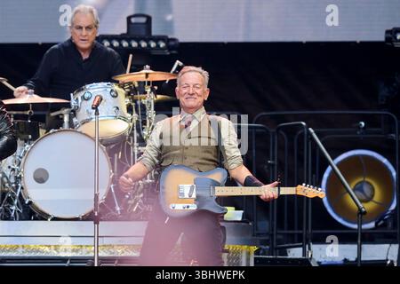Berlin, Allemagne. 11 juin 2025. Bruce Springsteen et le E Street Band jouent au stade olympique pour la tournée européenne 2025. Crédit : Annette Riedl/dpa/Alamy Live News Banque D'Images