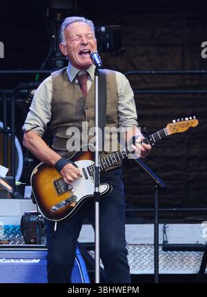 Berlin, Allemagne. 11 juin 2025. Bruce Springsteen et le E Street Band jouent au stade olympique pour la tournée européenne 2025. Crédit : Annette Riedl/dpa/Alamy Live News Banque D'Images