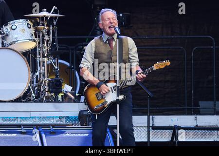Berlin, Allemagne. 11 juin 2025. Bruce Springsteen et le E Street Band jouent au stade olympique pour la tournée européenne 2025. Crédit : Annette Riedl/dpa/Alamy Live News Banque D'Images
