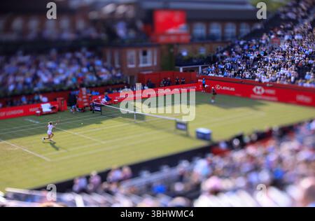 11 juin 2025 ; Championnats HSBC, Queen's Club, West Kensington, Londres, Angleterre : HSBC Womens Championships Queens Club, jour 3 ; Anastasia Zakharova joue un tir direct contre Madison Keys (États-Unis) Banque D'Images