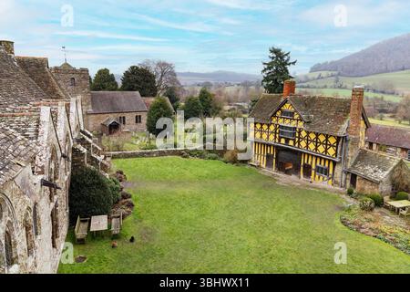 Stokesay Castle Shropshire, manoir fortifié du 13ème siècle avec garde du 17ème siècle. Bâtiment médiéval historique, English Heritage Shropshire UK Banque D'Images