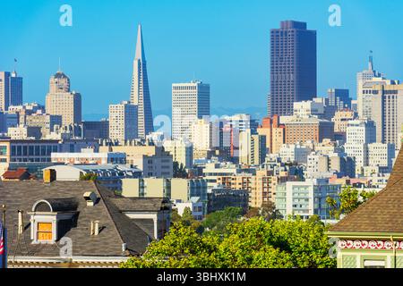 Vue sur le centre-ville de San Francisco depuis Alamo Square, San Francisco, Californie, États-Unis Banque D'Images