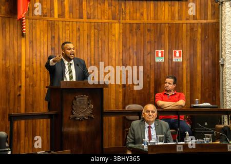 Marilia, Sao Paulo, Brésil, 14 avril 2025 vue interne de la session plénière du conseil municipal de Marília, sous forme circulaire pour le 17 conseiller municipal Banque D'Images