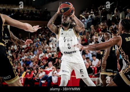 Monaco, Monaco. 10 juin 2025. #3 Paris Lee de l'ASVEL vu en action lors du match 4 en demi-finale du Championnat de France Betclic Elite de basket-ball entre L'AS Monaco et l'ASVEL Lyon Villeurbanne à la salle Gaston Medecin à Monaco le 10 juin 2025. Photo de Laurent Coust/ABACAPRESS.COM crédit : Abaca Press/Alamy Live News Banque D'Images