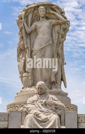 Washington D.C. (États-Unis), 26 mai 2025. Statues en pierre honorant l'héritage de John Ericsson et ses contributions à l'ingénierie. Banque D'Images