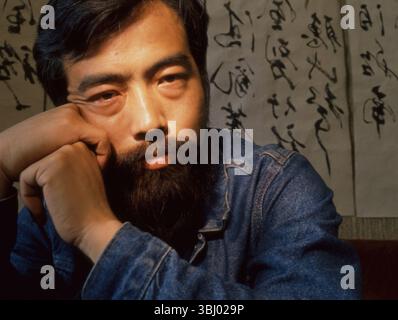 Portrait du réalisateur chinois Chen Kaige à Londres au milieu des années 1980 Banque D'Images
