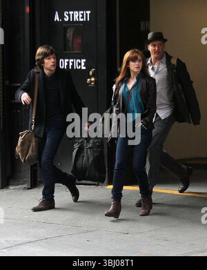 Jesse Eisenberg, Woody Harrelson et Isla Fisher sur le tournage de 'Now You See me' à New York - 22 mars 2012 Banque D'Images