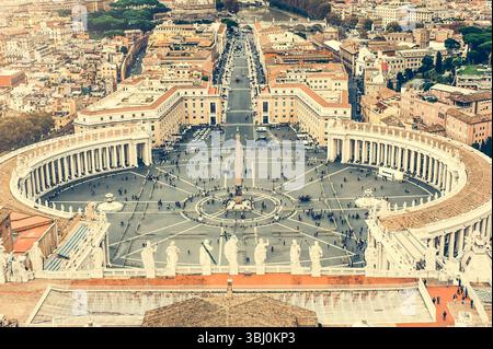 La Place Saint Pierre et la Basilique Saint-Pierre, Vatican, Rome, Italie Banque D'Images