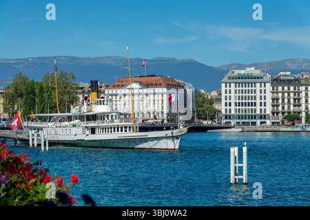 Bateau à vapeur vintage célèbre 'Savoie' sur le lac Léman (lac Léman) dans la ville de Genève, Suisse Banque D'Images