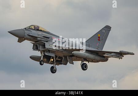 Eurofighter Typhoon, 29 Squadron RAF, débarquant à RAF Coningsby Banque D'Images