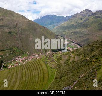 Pisac est un complexe archéologique, l'un des plus importants et visités de la Vallée sacrée des Incas, à Cusco, au Pérou Banque D'Images