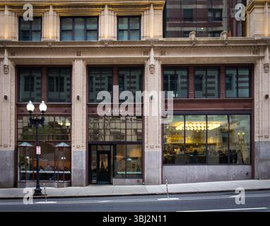 Massachusetts, USA, 9 juin 2025, vue de Tatte, une boulangerie et un café sur Boylston Street à Boston Banque D'Images