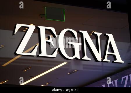 Honolulu, HI - 22 janvier 2025 : enseigne de luxe italienne Ermenegildo Zegna N.V. dans le centre commercial Ala Moana. Banque D'Images