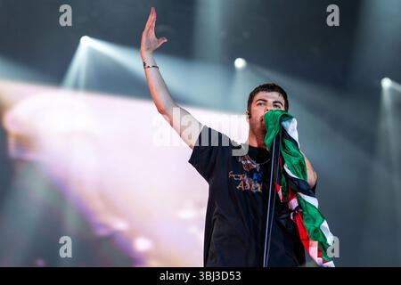 Porto, Portugal. 12 juin 2025. Grian Chatten de Fontaines D.C. se produit en direct au Primavera Sound Porto 2025, offrant un décor saisissant. 12 juin 2025. Crédit : SOPA images Limited/Alamy Live News Banque D'Images