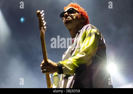 Porto, Portugal. 12 juin 2025. Carlos O'Connel de Fontaines D.C. se produit en direct au Primavera Sound Porto 2025, livrant un décor saisissant. Crédit : SOPA images Limited/Alamy Live News Banque D'Images
