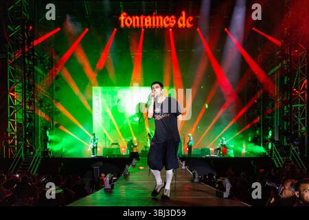 Porto, Portugal. 12 juin 2025. Grian Chatten de Fontaines D.C. se produit en direct au Primavera Sound Porto 2025, offrant un décor saisissant. Crédit : SOPA images Limited/Alamy Live News Banque D'Images