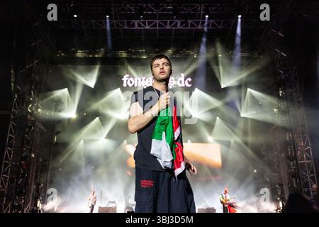 Porto, Portugal. 12 juin 2025. Grian Chatten de Fontaines D.C. se produit en direct au Primavera Sound Porto 2025, offrant un décor saisissant. Crédit : SOPA images Limited/Alamy Live News Banque D'Images