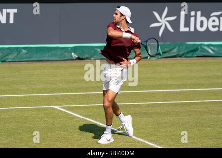 ROSMALEN, PAYS-BAS - 11 JUIN : Karen Khachanov, de Russie, lors des Championnats Libema Open Grass court 2025 à Autotron le 11 juin 2025 à Rosmalen, pays-Bas. (Photo de Marleen Fouchier/Orange Pictures) Banque D'Images