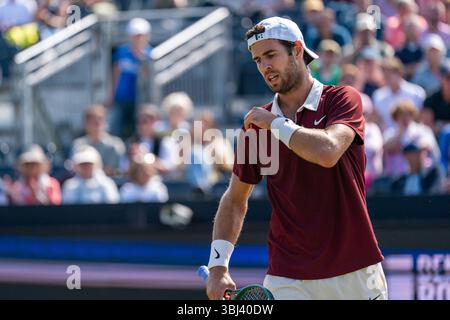 ROSMALEN, PAYS-BAS - 11 JUIN : Karen Khachanov, de Russie, lors des Championnats Libema Open Grass court 2025 à Autotron le 11 juin 2025 à Rosmalen, pays-Bas. (Photo de Marleen Fouchier/Orange Pictures) Banque D'Images