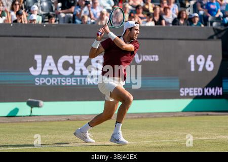 ROSMALEN, PAYS-BAS - 11 JUIN : Karen Khachanov, de Russie, lors des Championnats Libema Open Grass court 2025 à Autotron le 11 juin 2025 à Rosmalen, pays-Bas. (Photo de Marleen Fouchier/Orange Pictures) Banque D'Images