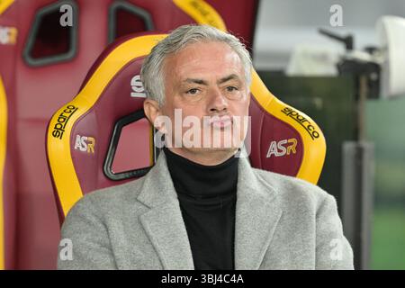 Roma, Italie. 03 janvier 2024. Foto Alfredo Falcone/LaPresse 03 Gennaio 2024 - Roma, Italia - sport, calcio - Roma vs Cremonese - TIM CUP 2023/2024 - Stadio Olimpico di Roma. Nella foto :Jose' Mourinho (entraîneur-chef AS Roma) Foto Alfredo Falcone/LaPresse 07 janvier 2024 Rome, Italie - sport, football - Roma vs Cremonese -TIM CUP 2023/2024 - Olimpic Stadium în Rome. Sur la photo : Jose' Mourinho (entraîneur en chef AS Roma) crédit : LaPresse/Alamy Live News Banque D'Images