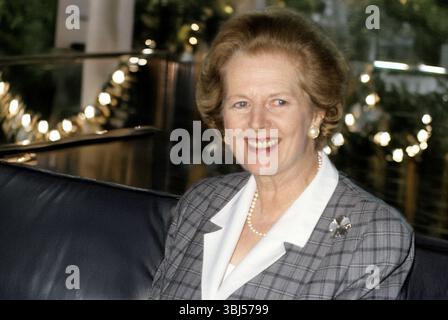 Le premier ministre britannique Margaret Thatcher à la Radio Times Enterprise Awards 1987 pour les petites entreprises Banque D'Images