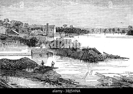 Inondations aux États-Unis : rivière Cumberland, regardant en amont, de Clarksville, 1874. Le gonflement et le débordement de la rivière Cumberland, il y a un mois, ont présenté un spectacle extraordinaire... nous sommes redevables au Dr D. F. Wright, de cette ville, et à son voisin, M. M'Cormac, le photographe habile, pour les quatre vues montrées dans nos gravures... Sur la photo n° 4, nous voyons la rivière regarder vers le haut du ruisseau. Le bâtiment le plus proche de l'œil, au centre de la vue, est les restes d'une scierie et d'une cour à bois détruites par l'inondation. Juste au-delà de ce bâtiment un ravin profond, sec à l'eau basse, op Banque D'Images