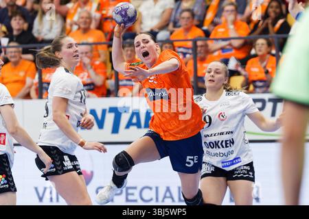 Odense, Danemark. 12 juin 2025. Mie Hojlund (32) d'Odense Handball vu lors du match de Kvindeliga entre Odense Handball et Team Esbjerg à Sydbank Arena à Odense. Crédit : Gonzales photo/Alamy Live News Banque D'Images
