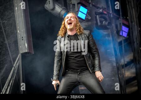 Solvesborg, Suède. 05th, juin 2025. Le groupe de death metal mélodique suédois Dark Tranquillity donne un concert live lors du festival suédois Sweden Rock Festival 2025 à Solvesborg. Ici, le chanteur Mikael Stanne est vu en direct sur scène. Banque D'Images